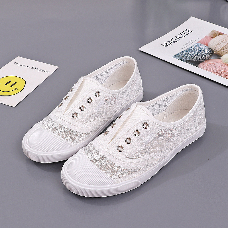 Sewing Garment - Chaussures en toile blanches à la