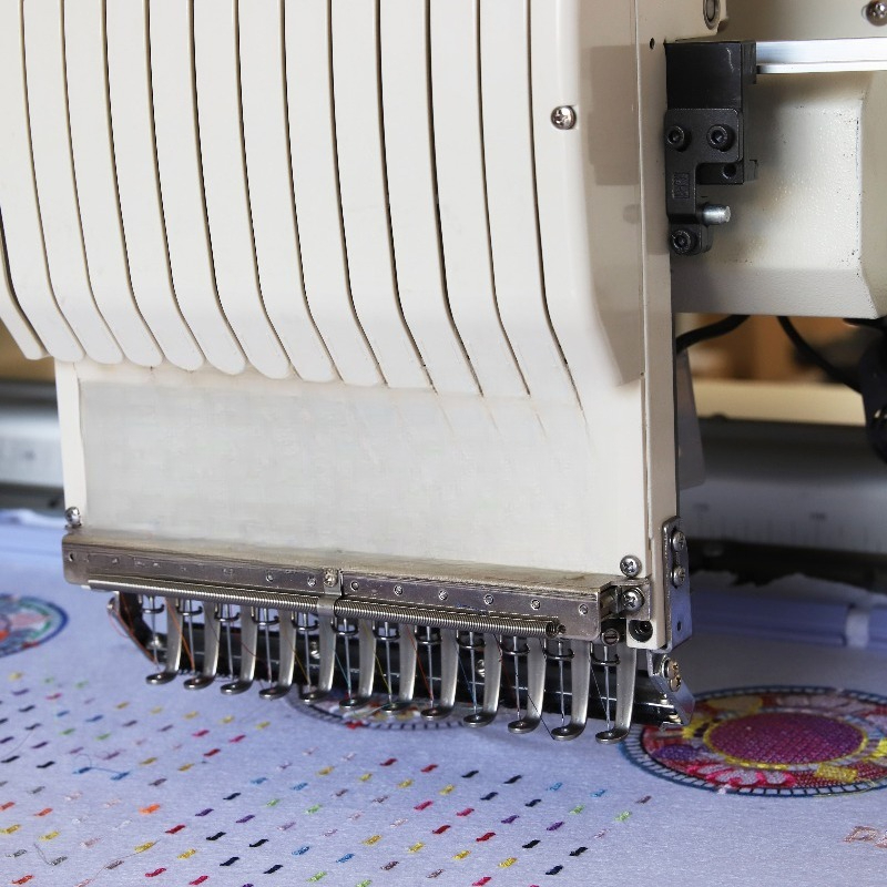 Sewing In Textile Industry - Machine à broder industrielle pour usine