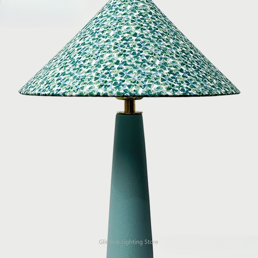 Lampe de table en forme de par - Century Textile & Sewing Supply Avenue C North Saskatoon Sk avis et prix